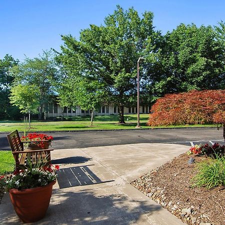 Red Roof Inn Cleveland - Уестлейк Екстериор снимка