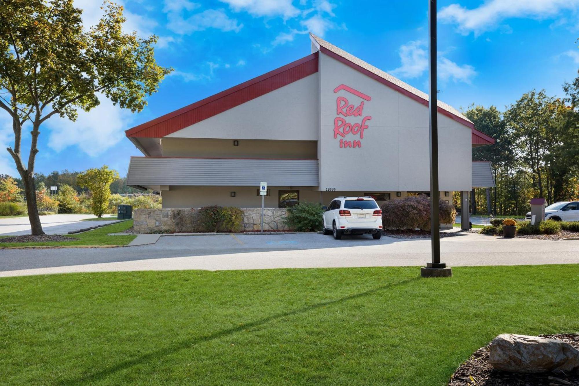 Red Roof Inn Cleveland - Уестлейк Екстериор снимка